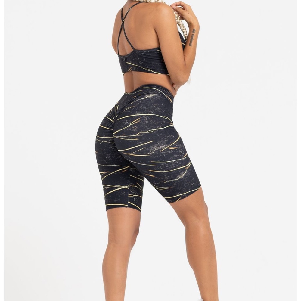 Lici Fit Tiger's Eye V-Cut Scrunch Biker Short